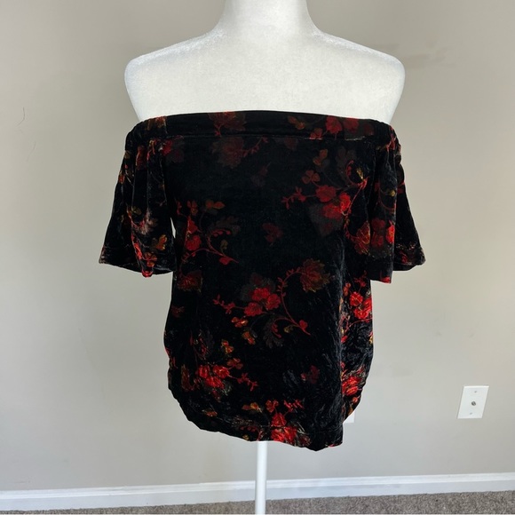 LOFT VELVET FLORAL OFF THE SHOULDER SHORT SLEEVE TOP SIZE XS PETITE BLACK/RED - Picture 4 of 16